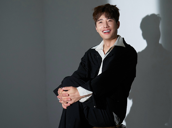배우 신정윤이 오는 10일 열리는 KIA 타이거즈와 SSG 랜더스전 시구자로 초청됐다. [사진=에이스펙토리]
