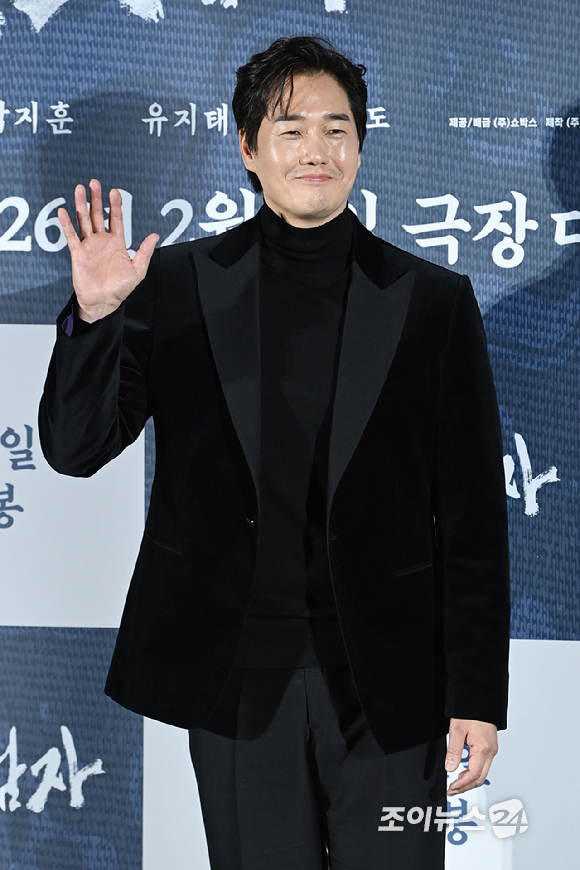 배우 유지태가 19일 오전 서울 용산구 CGV용산아이파크몰점에서 열린 영화 '왕과 사는 남자'(감독 장항준) 제작보고회에 참석해 포즈를 취하고 있다. [사진=문수지 기자]