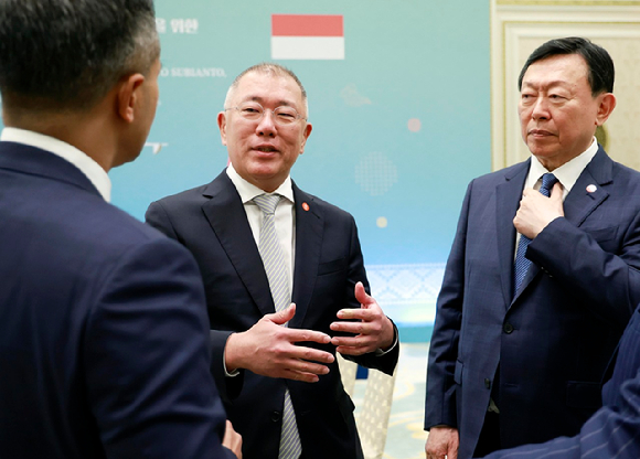 이재명 대통령과 프라보워 수비안토 인도네시아 대통령이 1일 청와대에서 열린 국빈 방한 환영 오찬에서 건배하고 있다. 2026.4.1 [사진=연합뉴스]