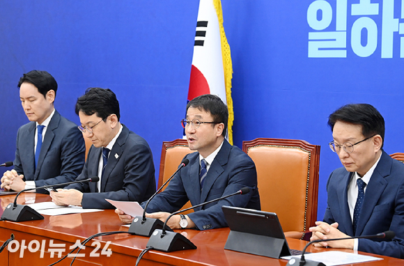 한병도 더불어민주당 원내대표가 1일 서울 여의도 국회에서 열린 원내대책회의에서 발언하고 있다. [사진=곽영래 기자]