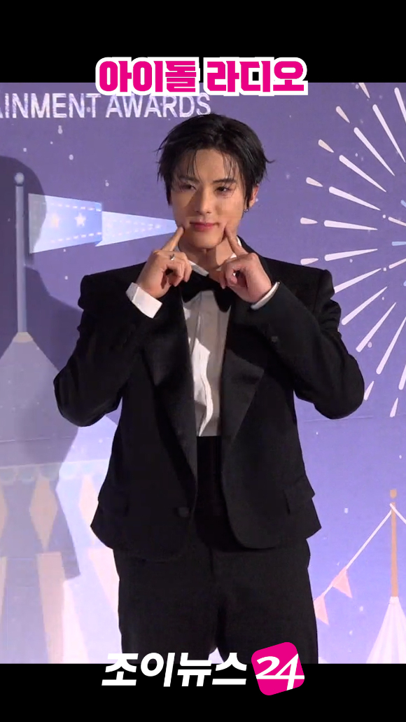 그룹 더보이즈 에릭이 지난 29일 오후 서울 마포구 MBC 사옥에서 열린 '2025 MBC 방송연예대상' 포토월 행사에 참석해 포즈를 취하고 있다. [사진=문수지 기자]