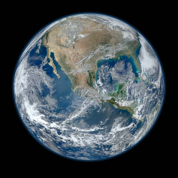 지구는 그린 행성(Green Planet). 푸르고 짙은 녹음으로 가득한 지구를 보호하기 위해 앞으로 10년이 중요하다는 의견이 많다.  [사진=NASA]