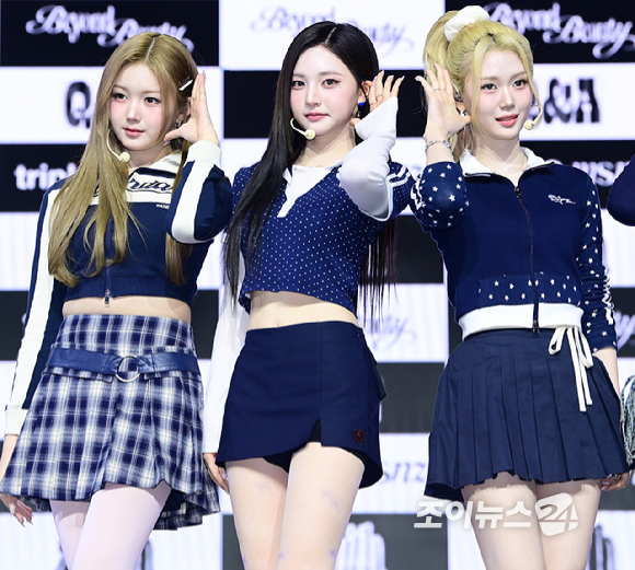 그룹 트리플에스(tripleS) 미소녀즈(msnz) zenith(하연, 연지, 지우, 유빈, 주빈, 수민)가 24일 오후 서울 용산구 블루스퀘어에서 열린 새 앨범 '비욘드 뷰티' 발매 기념 쇼케이스에서 포즈를 취하고 있다. [사진=정소희 기자]