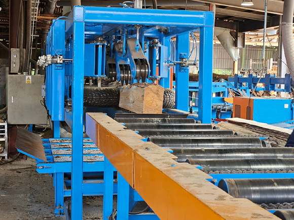 2025년 산림청 '목재유통 시설보완 사업'에 선정돼 개선된 남원산림조합 갱립소 자동 제재 설비 모습. [사진=산림청]