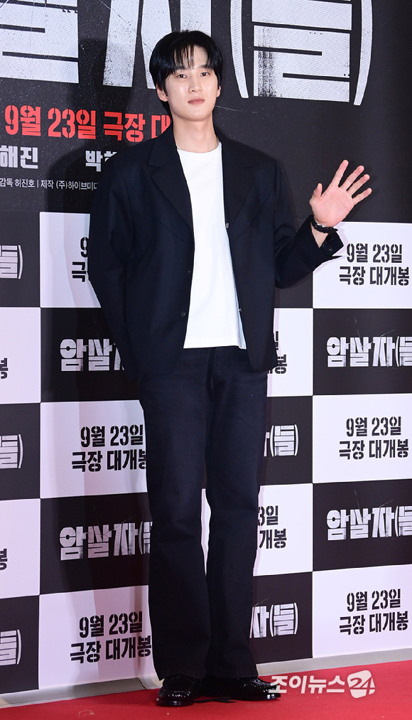 배우 안보현이 21일 서울 송파구 롯데시네마 월드타워에서 열린 영화 '암살자(들)'(감독 허진호) VIP 시사회에 참석하고 있다. [사진=정소희 기자]