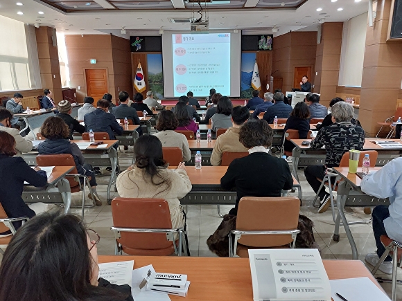 13일 군청 대회의실에서 열린 36회 지용제 평가용역 보고회 모습. [사진=옥천군]