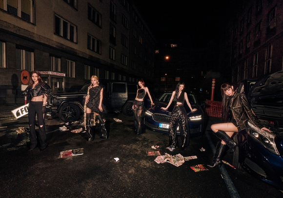 ITZY 단체 콘셉트 포토 [사진=JYP엔터테인먼트]