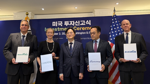 김정관 산업통상부 장관이 3일(현지시간) 미국 워싱턴DC에서 취재진과 문답하고 있다. [사진=연합뉴스]