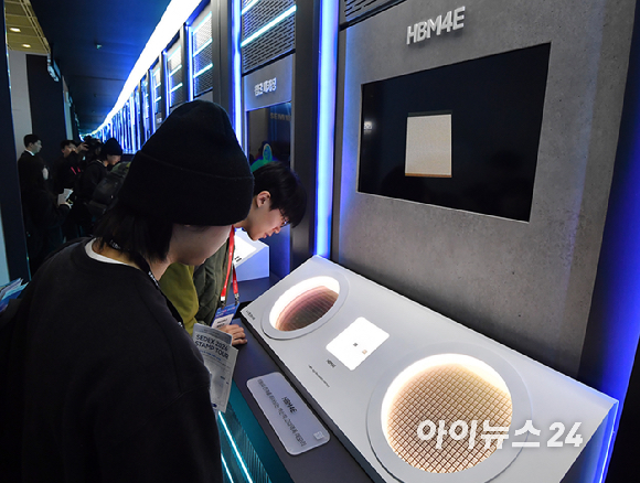 삼성전자 "메모리 장기공급계약 10곳 완료…추가 10곳 협상 중"