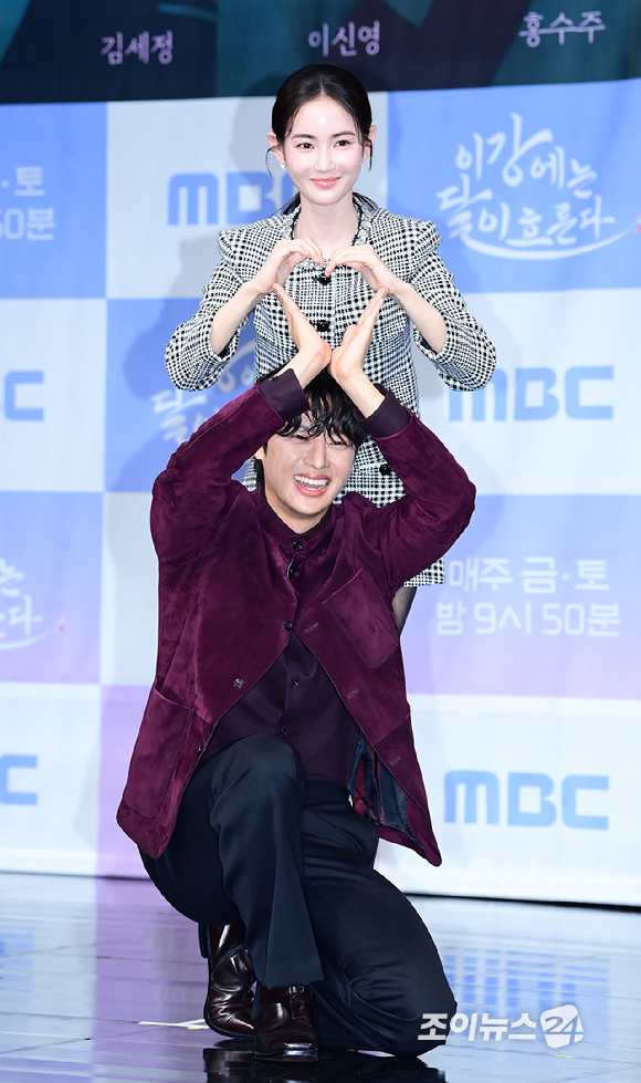 배우 진구-강태오-김세정-홍수주-이신영이 30일 오전 서울 마포구 상암동 MBC에서 열린 MBC 새 금토드라마 '이강에는 달이 흐른다' 제작발표회에 참석하고 있다. [사진=정소희 기자]