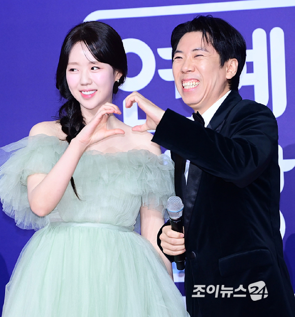 '런닝맨' 지예은-양세찬-하하-김종국이 30일 오후 서울 마포구 상암동 SBS 프리즘타워에서 열린&nbsp;2025 SBS 연예대상&nbsp;레드카펫 행사에 참석하고 있다. [사진=정소희 기자]