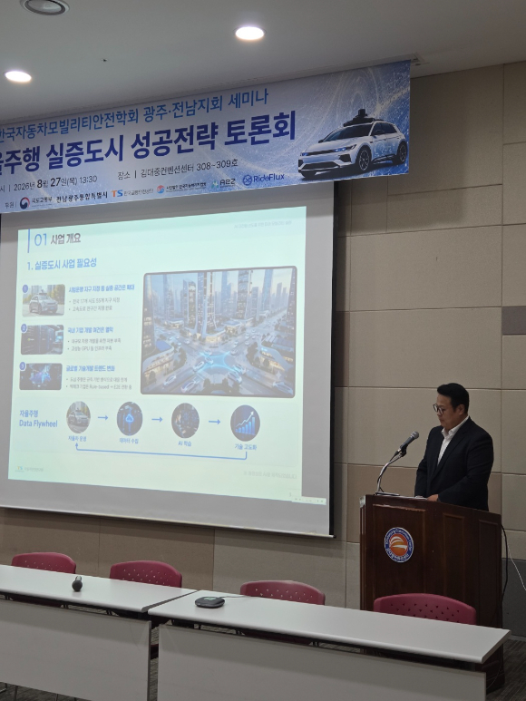 서울 강남구 일대에서 SWM이 운영 중인 구역형 자율주행 로보택시 KGM '코란도 EX'. [사진=KG모빌리티]