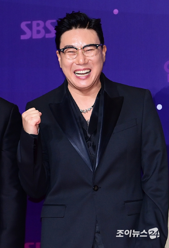 '미운 우리 새끼&신발 벗고 돌싱포맨' 이상민이 서울 마포구 상암 SBS 상암프리즘 타워에서 열린 '2023 SBS 연예대상' 시상식 포토월 행사에서 대상 후보로 포즈를 취하고 있다. [사진=정소희 기자]