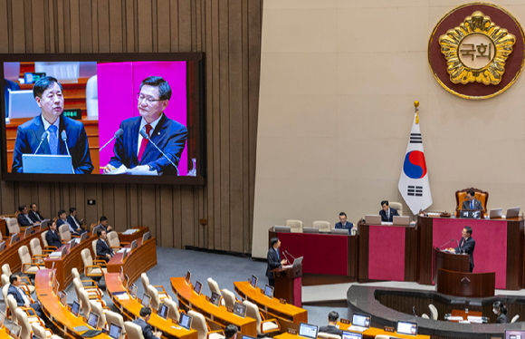 구윤철 부총리 겸 기획재정부 장관이 17일 국회 본회의에서 열린 경제에 관한 대정부 질문에 출석해 국민의힘 이헌승 의원의 질의에 답하고 있다. 2025.9.17 [사진=연합뉴스]