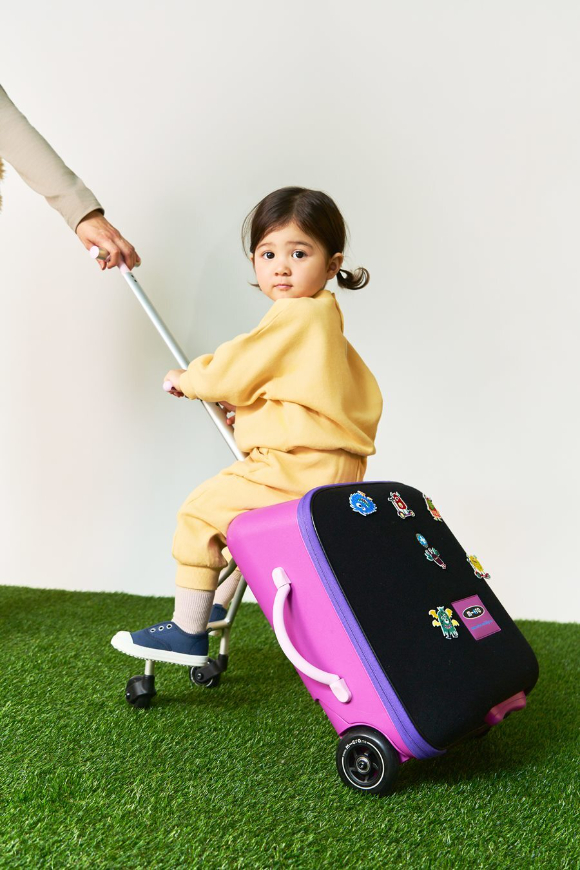 신세계면세점은 스위스 '마이크로 킥보드' 매장을 단독 오픈했다. 사진은 마이크로 킥보드 대표 상품. [사진=신세계면세점]