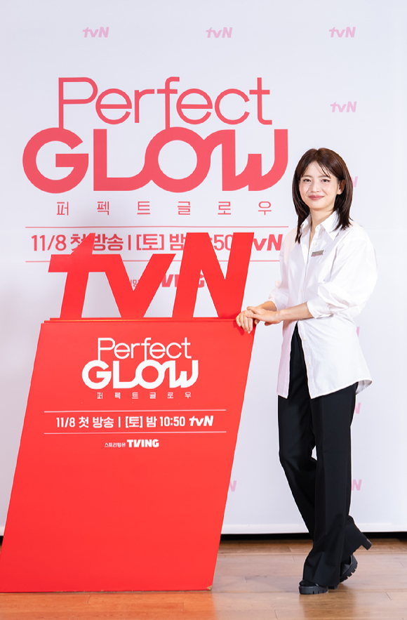헤어디자이너 차홍이 6일 오전 온라인 중계로 진행된 tvN '퍼펙트 글로우' 제작발표회에 참석해 포즈를 취하고 있다. [사진=tvN]