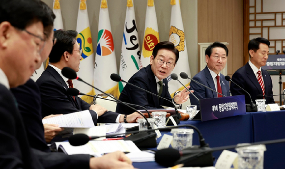 이재명 대통령이 12일 용산 대통령실에서 열린 중앙지방협력회의에서 발언하고 있다. 2025.11.12 [대통령실통신사진기자단] [사진=연합뉴스]