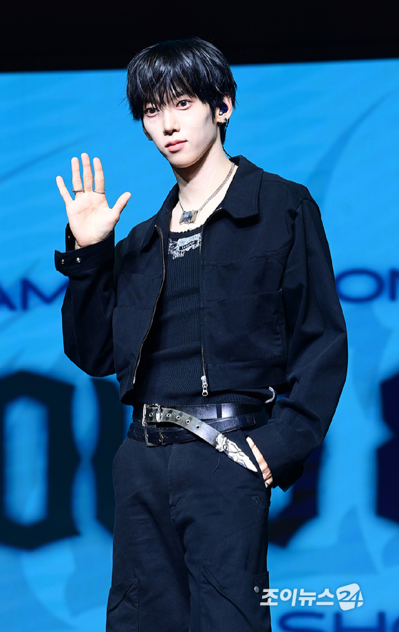 그룹 앰퍼샌드원 나캠든이 12일 오후 서울 등촌동 스카이아트홀에서 열린 앰퍼샌드원(AMPERS&ONE) 미니 3집 '라우드 앤 프라우드' 발매 기념 쇼케이스에 참석하고 있다. [사진=정소희 기자]