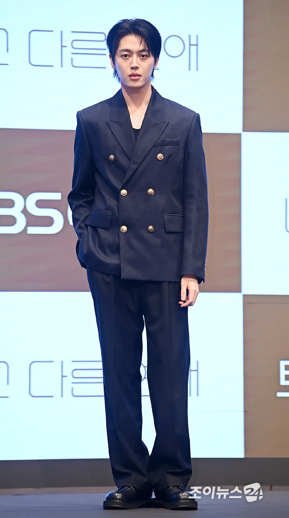 배우 이주안이 7일 오후 서울 구로구 신도림동 더 세인트에서 열린 KBS 2TV 토일 미니시리즈 '너 말고 다른 연애' 제작발표회에서 포토타임을 갖고 있다. [사진=곽영래 기자]