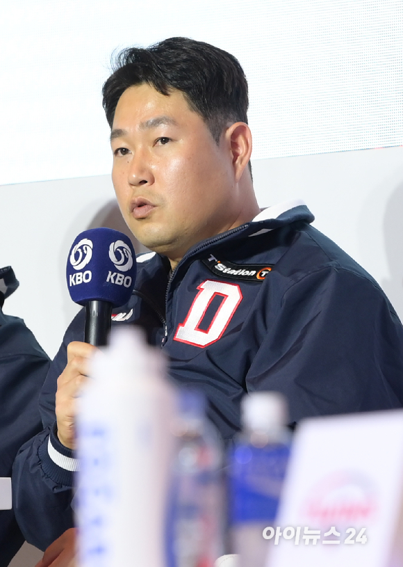 30일 오후 서울 한남동 그랜드하얏트서울 그랜드볼룸에서 열린 2023 KBO 미디어데이에 두산 양의지가 참석하고 있다. [사진=정소희 기자]