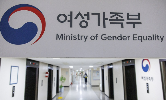 오는 7월부터 양육비를 받지 못하고 있는 한부모 가족에게 정부가 양육비를 월 20만 원 지급하고 이를 비양육자에게서 회수하는 '양육비 선지급제'가 시행될 예정이다. 사진은 본 기사 내용과 무관함. [사진=픽사베이]
