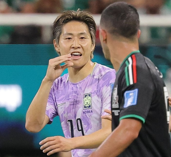 18일(현지시간) 멕시코 사포판 과달라하라 스타디움에서 열린 2026 북중미 월드컵 A조 2차전 한국과 멕시코의 경기. 대표팀 이강인과 멕시코 에리크 리라가 신경전을 벌이고 있다. [사진=연합뉴스]