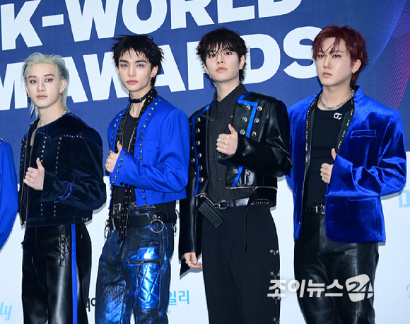 그룹 스트레이 키즈(Stray Kids)가 21일 오후 서울 잠실실내체육관에서 열린 '2025 케이 월드 드림 어워즈'(2025 K WORLD DREAM AWARDS)에 블루카펫 행사에 참석하고 있다. [사진=정소희 기자]