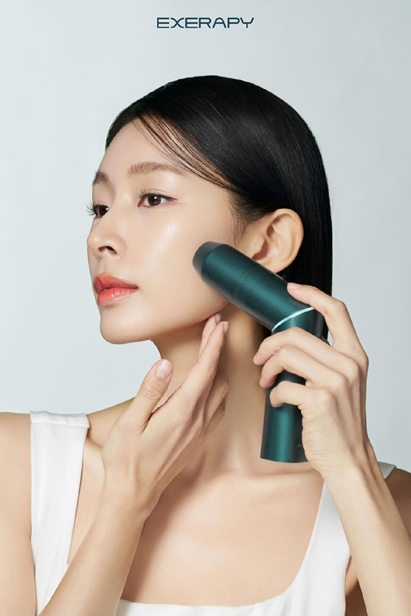이그니스가 뷰티 디바이스 브랜드 '엑쎄라피'(EXERAPY)를 론칭했다. [사진=이그니스]