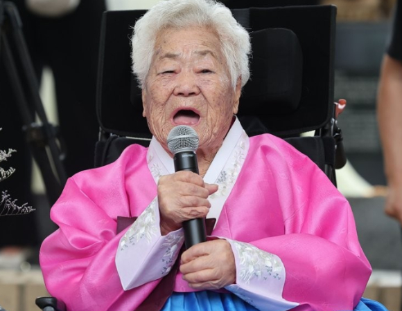 지난 2023년 8월 12일 경기도 광주 나눔의집에서 열린 2023 일본군 '위안부' 피해자 기림의날 기념식에서 이옥선 할머니(부산 출생)가 참석해 발언하고 있다. [사진=연합뉴스]