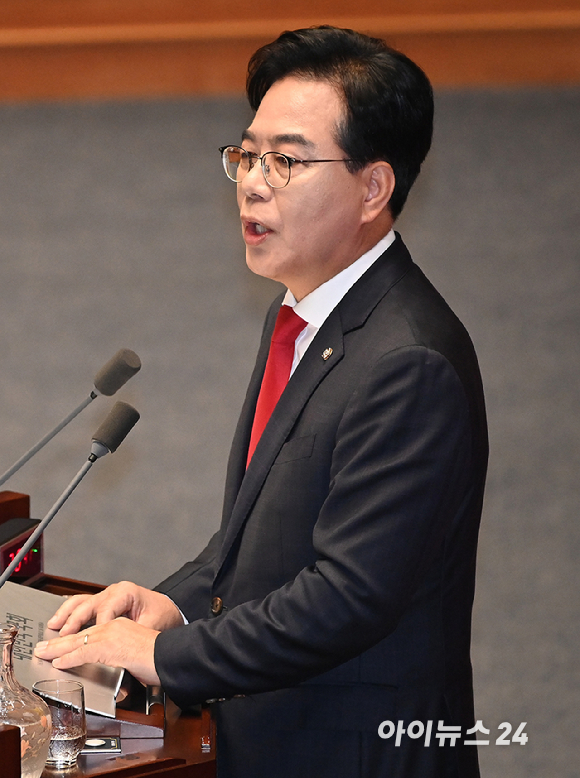 송언석 국민의힘 원내대표가 10일 서울 여의도 국회 본회의에서 교섭단체 대표 연설을 하고 있다. [사진=곽영래 기자]