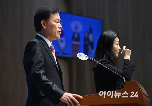 윤한홍 국민의힘 의원이 21일 서울 여의도 국회 소통관에서 명태균 씨 관련 현안 기자회견을 하고 있다. [사진=곽영래 기자]