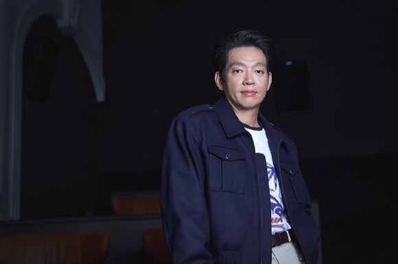 배우 박지환이 영화 '보스' 인터뷰에 앞서 포즈를 취하고 있다. [사진=(주)하이브미디어코프]