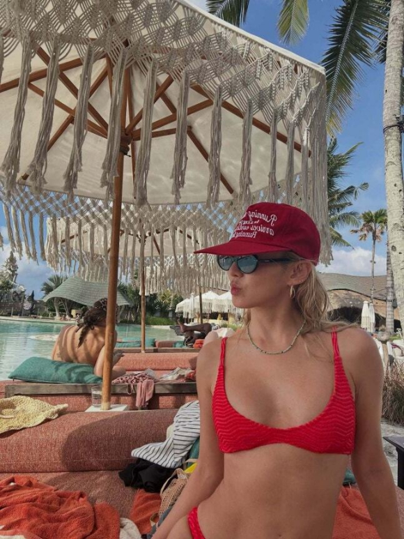 효연, 과감 비키니 자태...금발+구리빛 피부 '할리우드 배우인 줄'