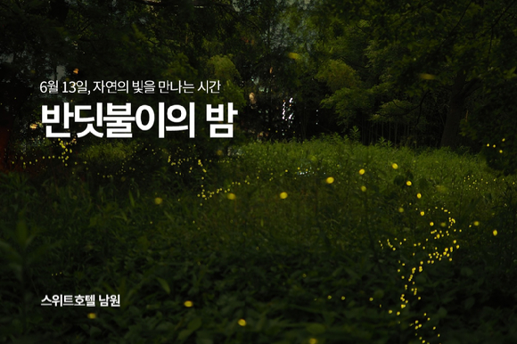 박광일 작가가 참가자들에게 역사 해설을 진행하는 모습. [사진=하나투어]