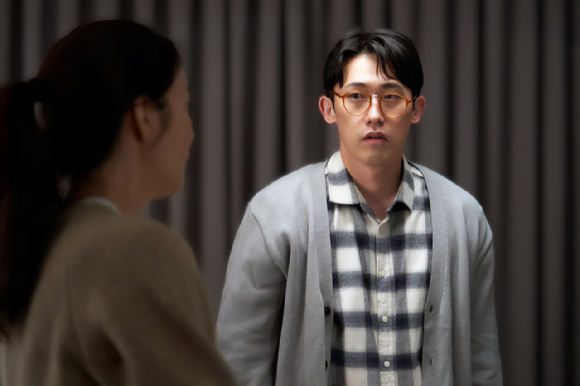 배우 민진웅이 영화 '슈가'에서 최지우와 부부 호흡을 맞춘다. [사진=스튜디오타겟(주), (주)삼백상회]