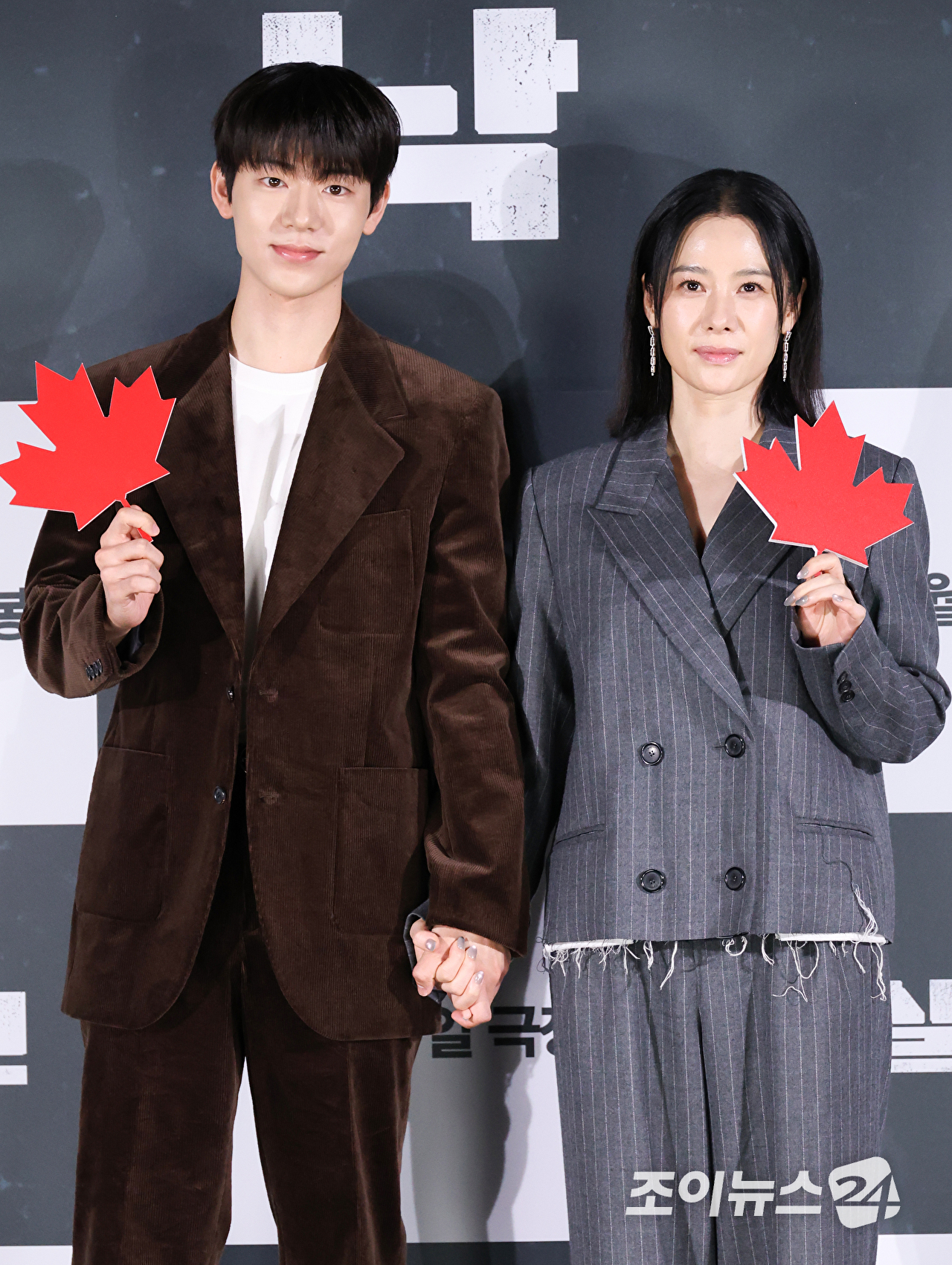 배우 배현성, 김현주가 18일 오전 서울 용산구 CGV용산아이파크몰점에서 진행된 영화 '실낙원'(감독 연상호) 제작보고회에 참석해 포즈를 취하고 있다. [사진=문수지 기자]