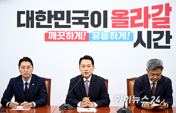 장동혁 국민의힘 대표가 24일 서울 여의도 국회에서 열린 현안 관련 브리핑을 하고 있다. [사진=곽영래 기자]