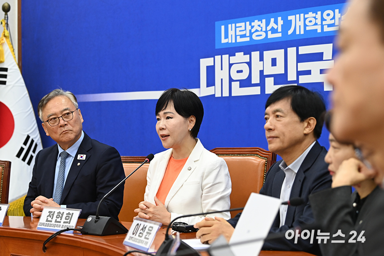 전현희 더불어민주당 3대 특검 대응 특별위원장이 1일 오전 국회에서 열린 김건희특검 파견검사 조기 복귀 요구 및 특검 진행상황 관련 회의에서 모두발언을 하고 있다. [사진=곽영래 기자]