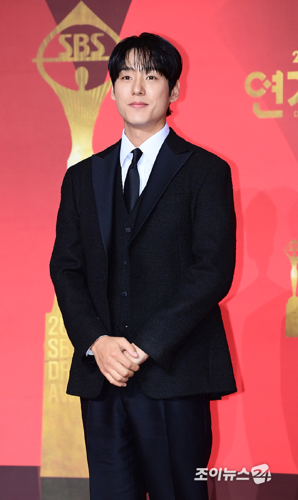 '재벌X형사' 배우 곽시양이 21일 오후 서울 마포구 상암동 SBS프리즘타워에서 열린 '2024 SBS 연기대상' 시상식 레드카펫 행사에 참석하고 있다. [사진=정소희 기자]