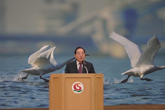 하윤수 부산광역시교육감이 18일 개최된 ‘찾아가는 인사제도 설명회’에 참석해 인사말을 하고 있다. [사진=부산광역시교육청]