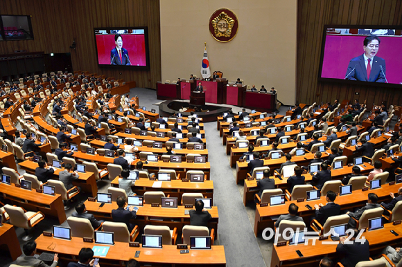 송언석 국민의힘 원내대표가 10일 서울 여의도 국회 본회의에서 교섭단체 대표 연설을 하고 있다. [사진=곽영래 기자]
