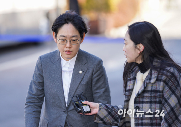 조지연 국민의힘 의원이 18일 서울 종로구 헌법재판소에서 열린 윤석열 대통령 탄핵심판 9차 변론기일에 참석하고 있다. [사진=사진공동취재단]