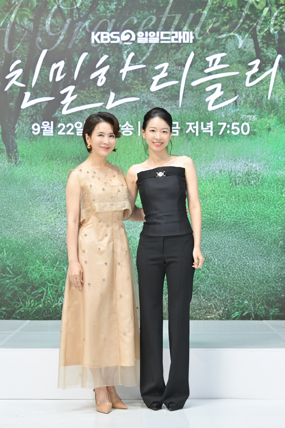 [종합] &apos;친밀한 리플리&apos; 첫 주연 이시아⋯이일화 &quot;35년 연기, 처음 느낀 재미&quot;