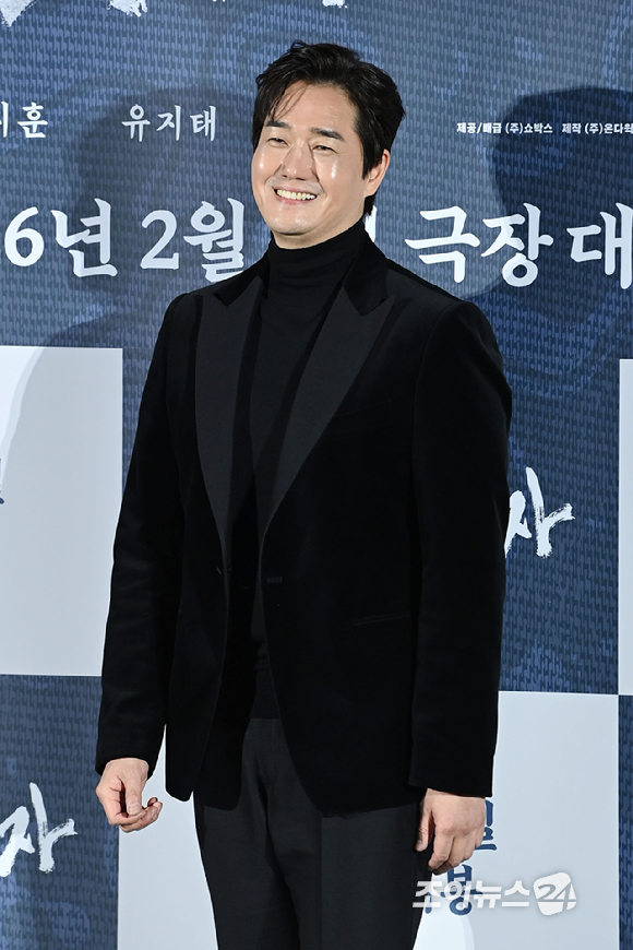 배우 유지태가 19일 오전 서울 용산구 CGV용산아이파크몰점에서 열린 영화 '왕과 사는 남자'(감독 장항준) 제작보고회에 참석해 포즈를 취하고 있다. [사진=문수지 기자]