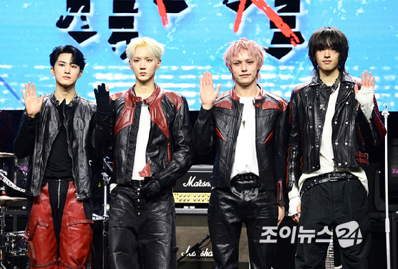 밴드 에이엠피가 21일 오후 서울 서대문구 예스24 원더로크홀에서 열린 AxMxP(에이엠피) 첫 번째 미니앨범 'Amplify My Way'(앰플리파이 마이 웨이) 프레스 쇼케이스에 참석하고 있다. [사진=정소희 기자]