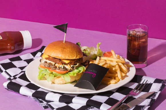 10달러 버거. [사진=목시 서울 명동]