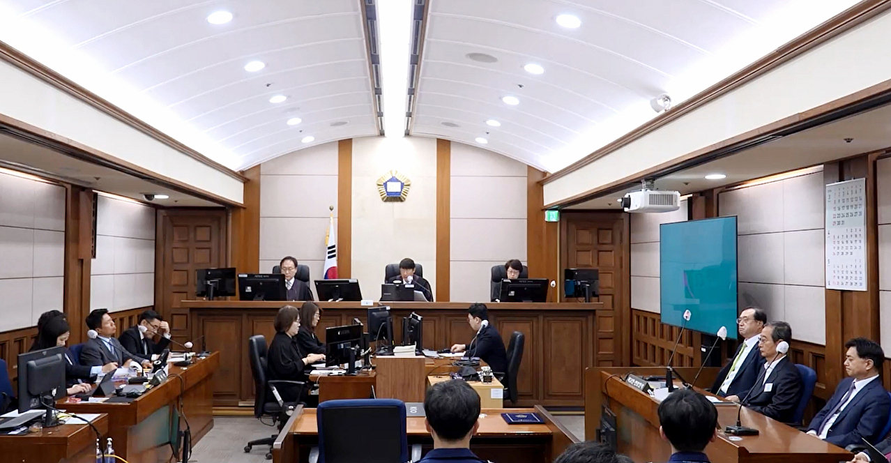 한덕수 전 국무총리가 작년 9월 30일 서울 서초구 서울중앙지법에서 열린 내란 우두머리 방조 및 위증 등 혐의 재판에 피고인으로 출석하고 있다. 2025.09.30. [사진=사진공동취재단]