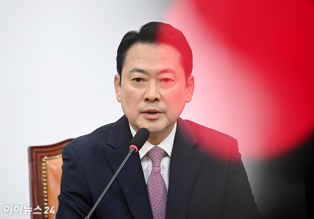 우원식 국회의장이 10일 서울 여의도 국회에서 개헌 관련 긴급 기자회견을 하고 있다. [사진=곽영래 기자]