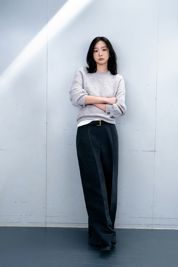 '대홍수' 주연배우 김다미가 인터뷰를 진행했다. [사진=UAA ]