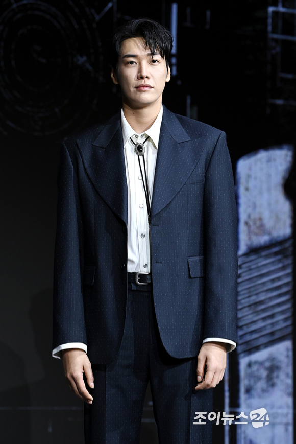 배우 김영광이 22일 오전 서울 마포구 호텔 나루 서울 엠갤러리에서 열린 냇플릭스 시리즈 '트리거' 제작발표회에 참석해 포즈를 취하고 있다. [사진=문수지 기자]